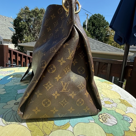 Louis Vuitton Artsy MM Monogram Bag - Picture 2 of 16